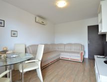 Rustig appartement nabij zee in Tribunj, op 300m van het strand - thumbnail 3