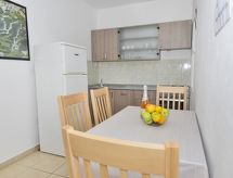 Knus appartement voor 5 aan de Adriatische kust in Vodice - thumbnail 6