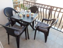 Knus appartement met balkon op loopafstand van zee in Vodice - thumbnail 6