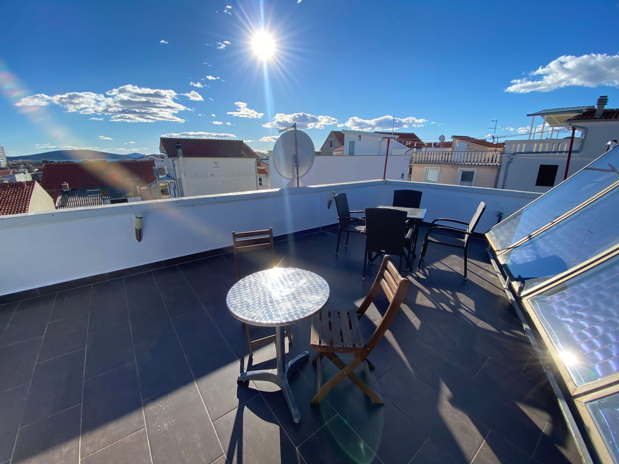 In Vodice mit Terrasse-Dedans