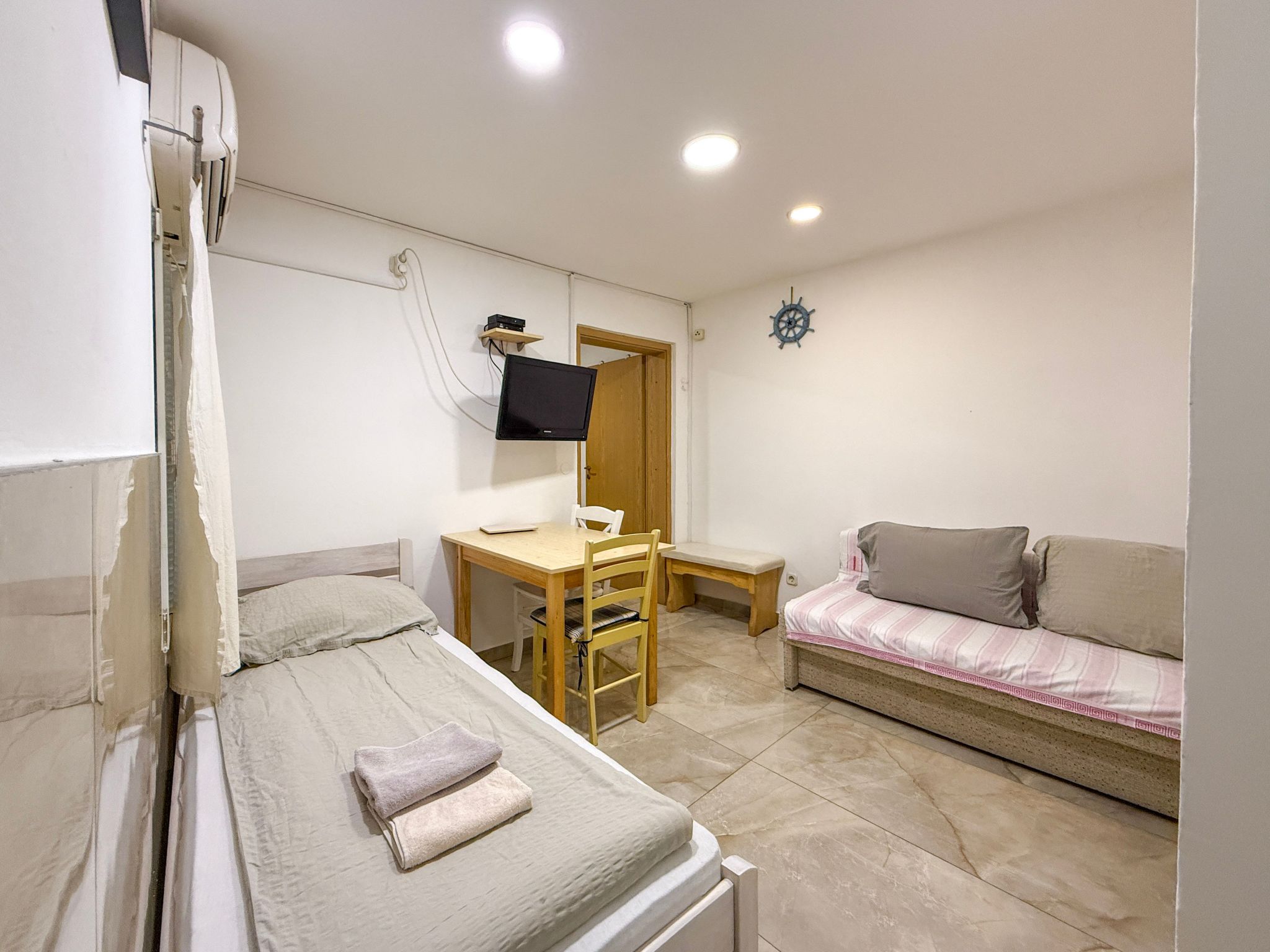 In Vodice mit Terrasse-Dedans