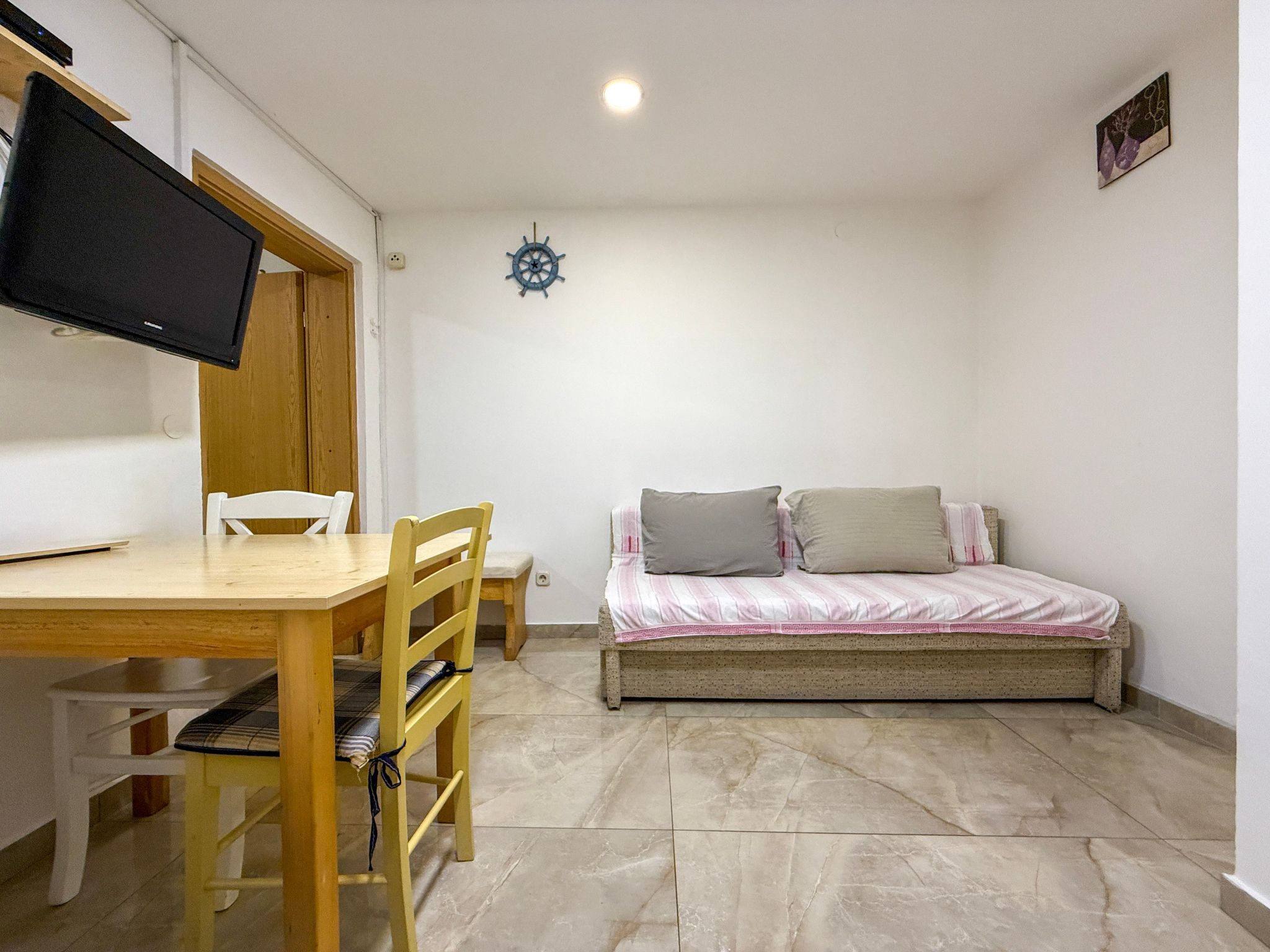 In Vodice mit Terrasse-Dedans