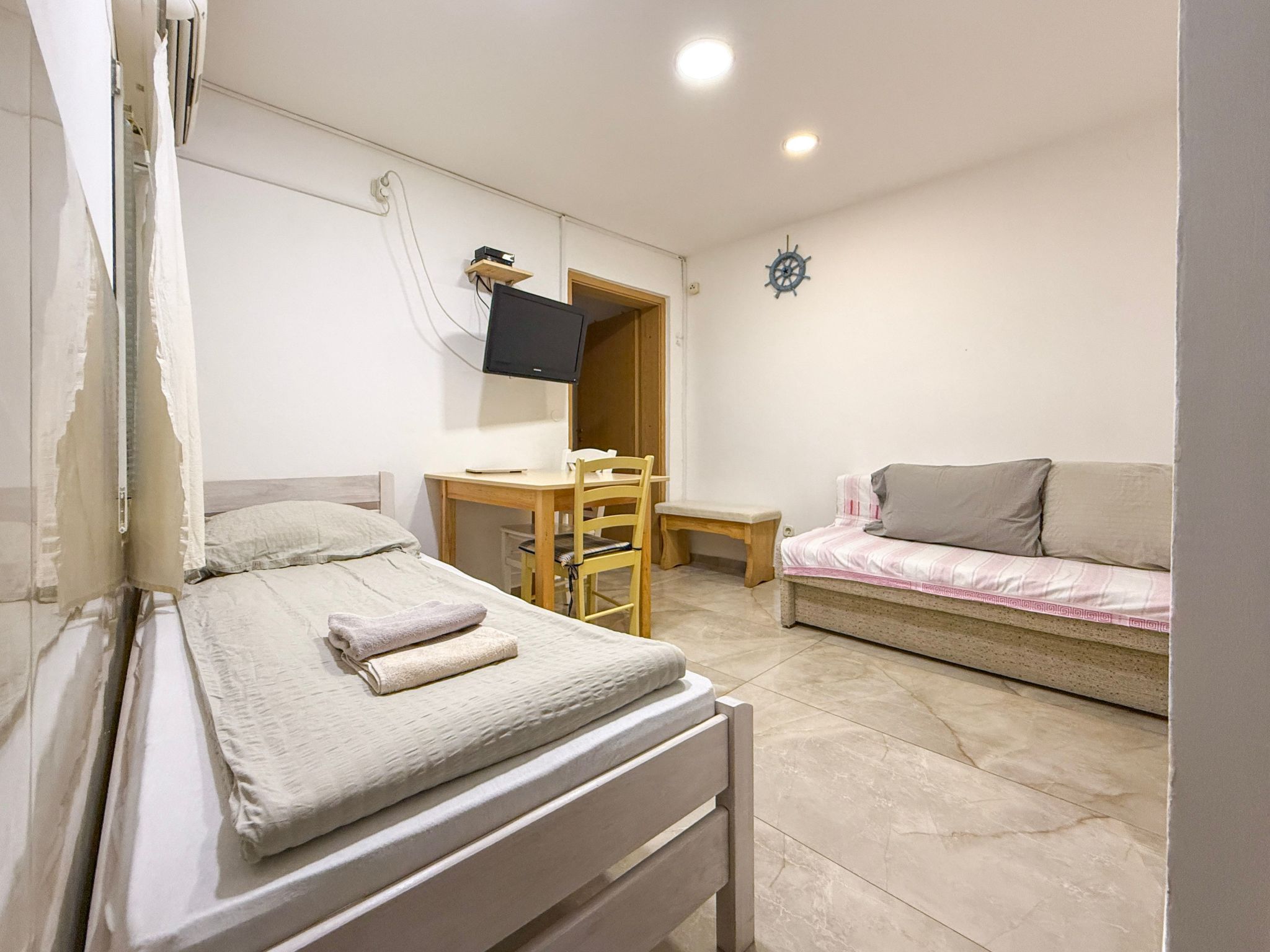 In Vodice mit Terrasse-Dedans