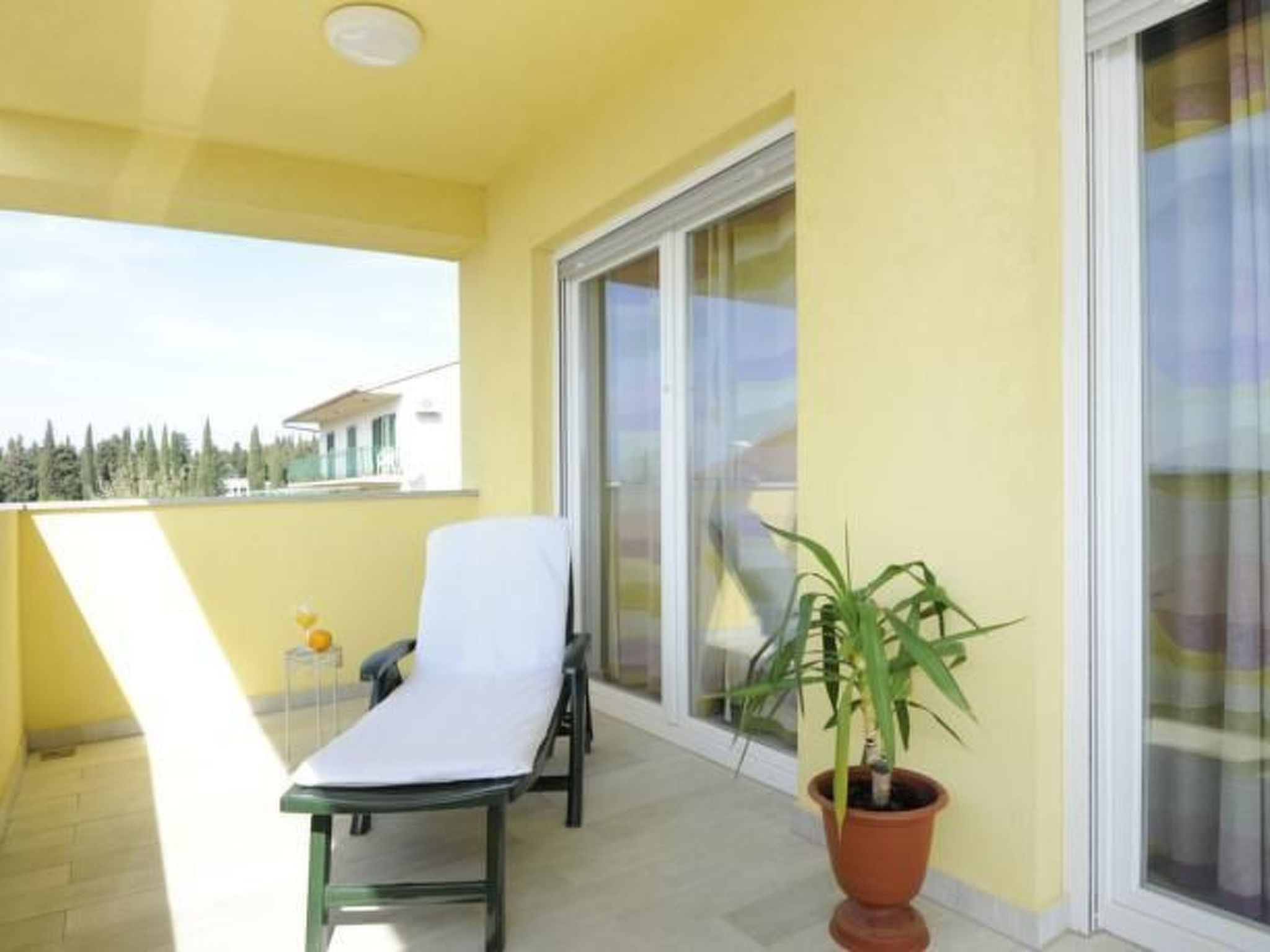 Moderne Ferienwohnung in Vodice mit Grill-Drinnen