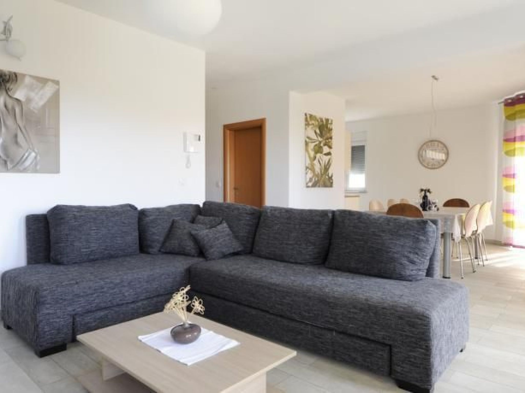 Moderne Ferienwohnung in Vodice mit Grill-Drinnen