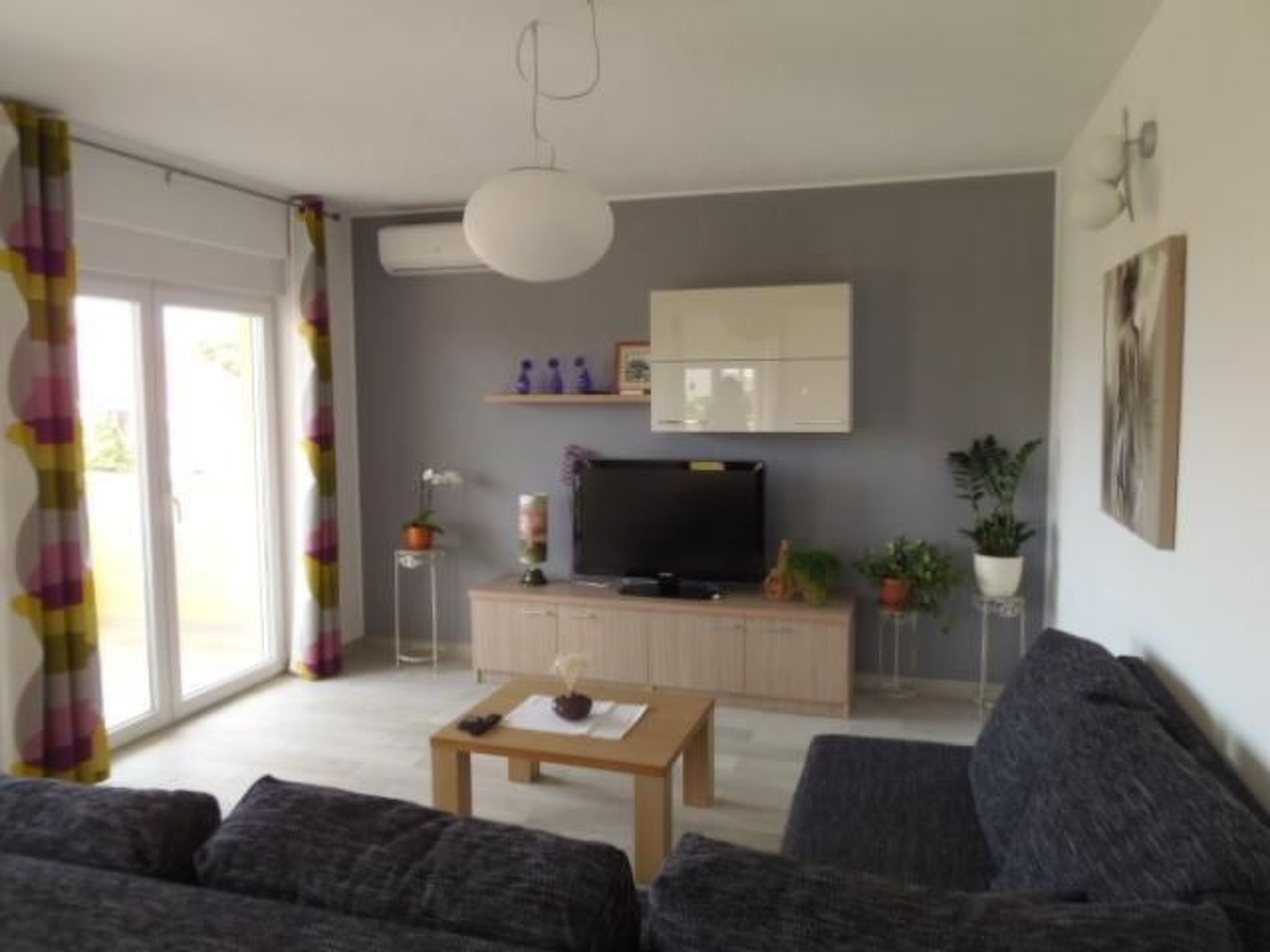 Moderne Ferienwohnung in Vodice mit Grill-Drinnen