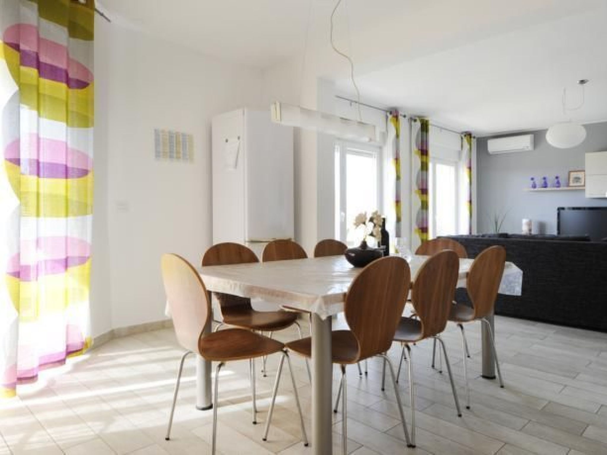 Moderne Ferienwohnung in Vodice mit Grill-Drinnen