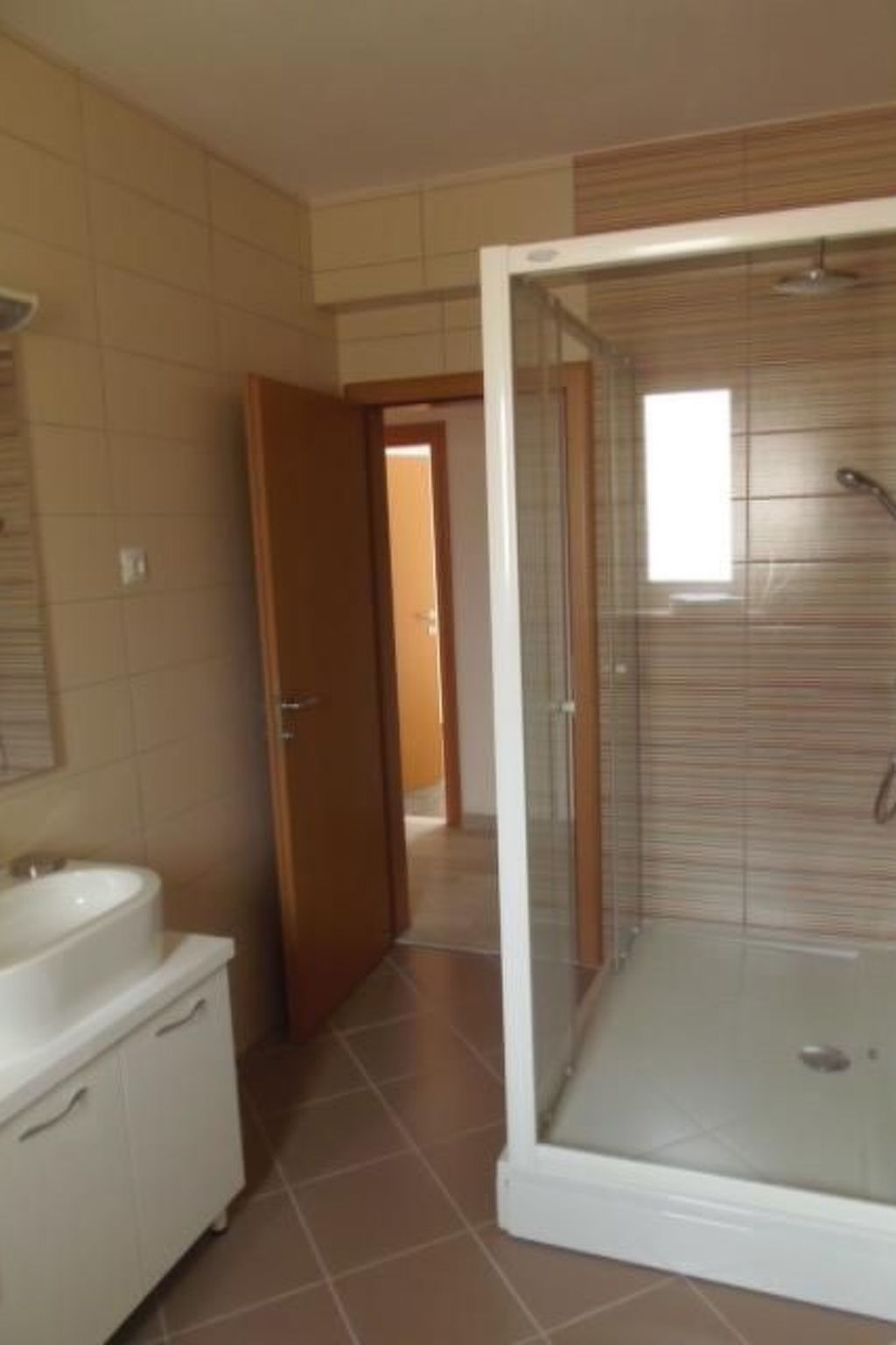 Moderne Ferienwohnung in Vodice mit Grill-Drinnen