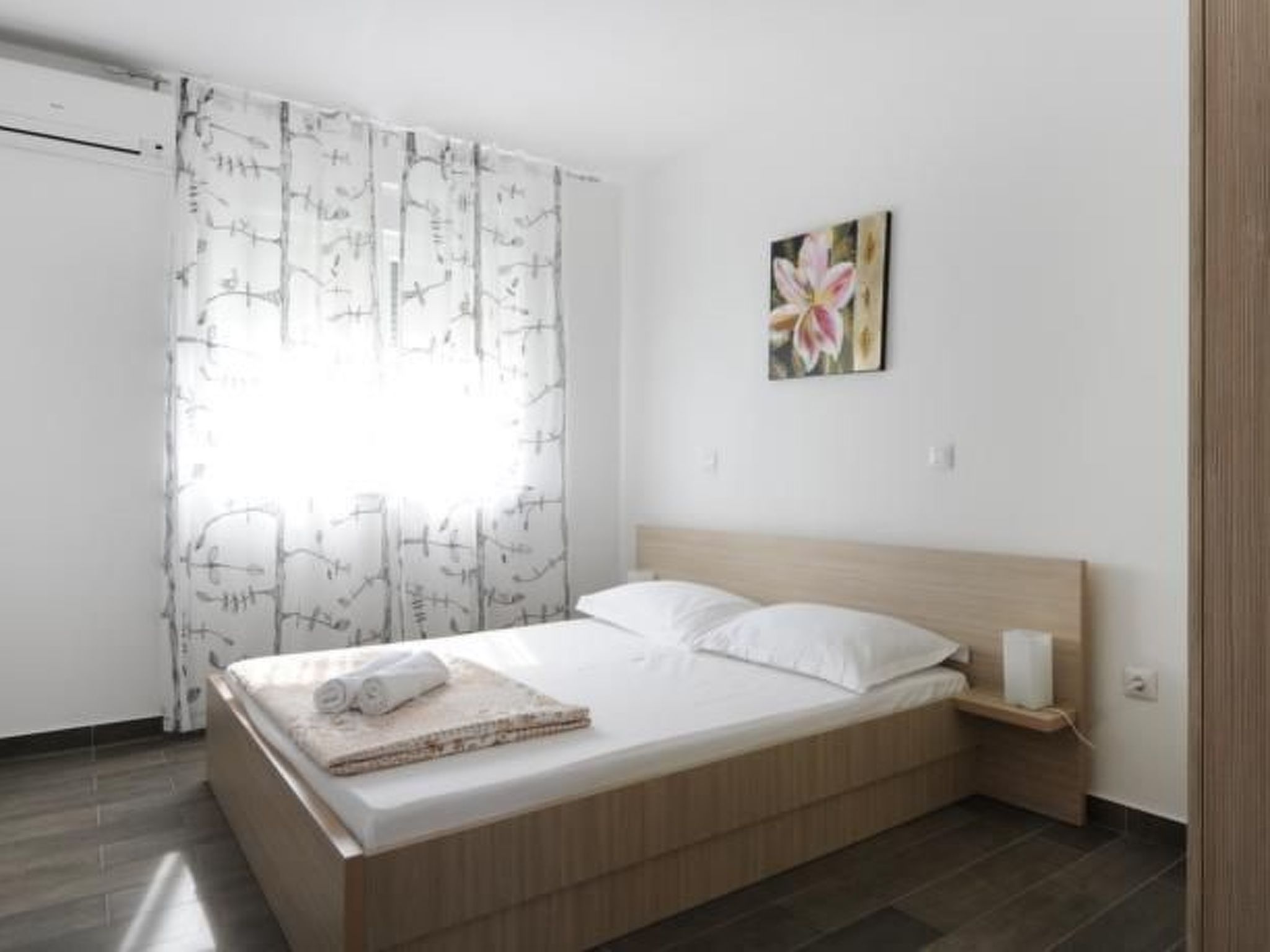 Moderne Ferienwohnung in Vodice mit Grill-Drinnen