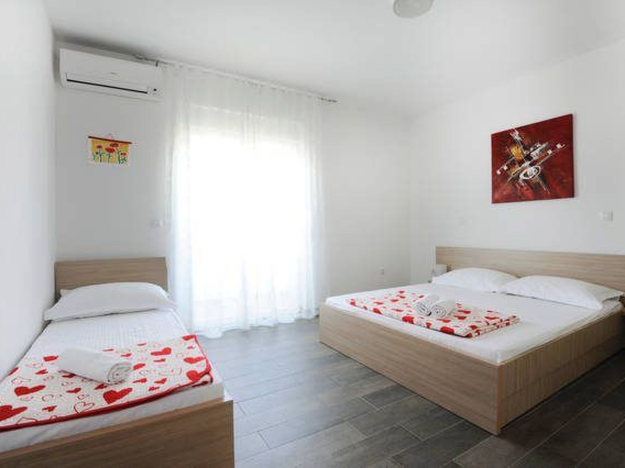 Moderne Ferienwohnung in Vodice mit Grill-Drinnen