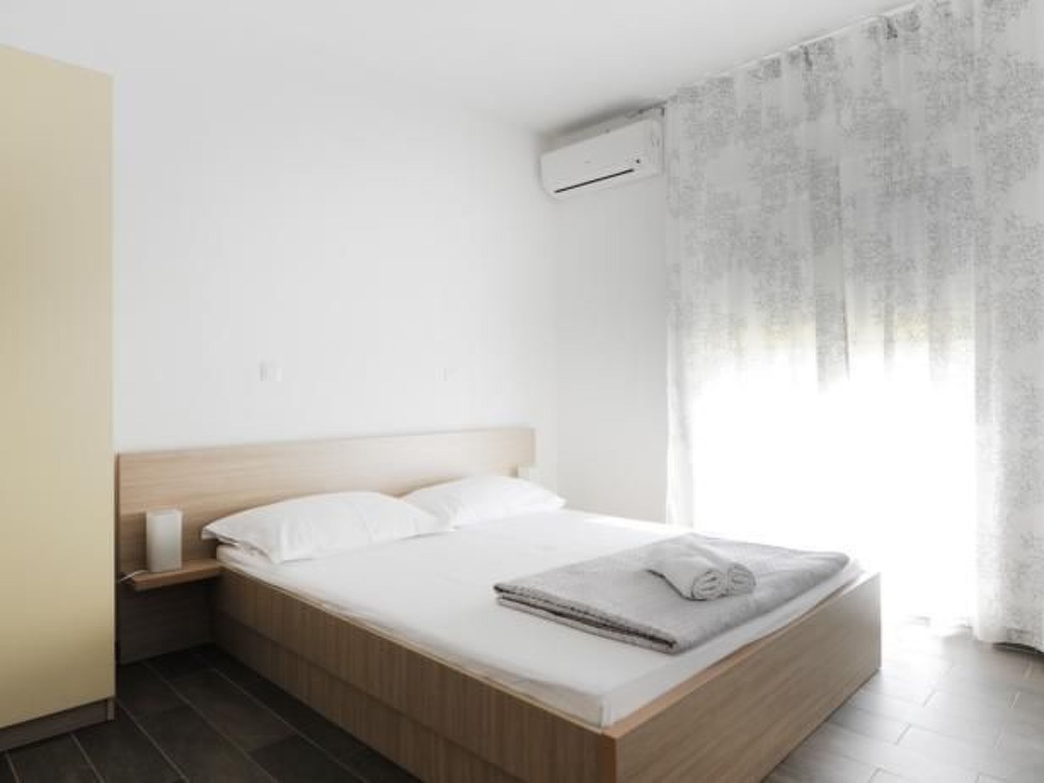 Moderne Ferienwohnung in Vodice mit Grill-Drinnen