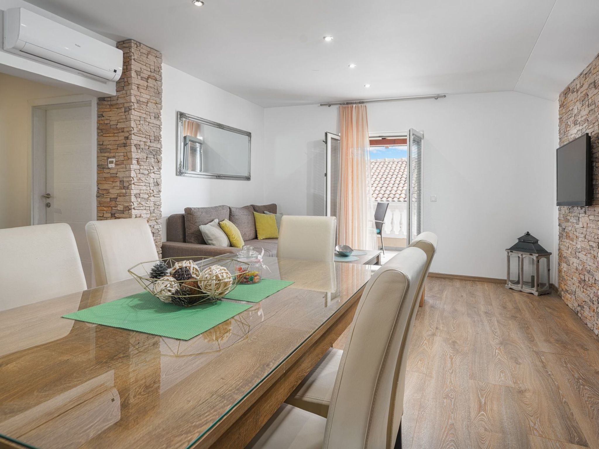 Welcome to the charming Apartments Vesna, perfectly positioned between the refreshing beach and the vibrant centre, each just 500 metres away. Located in a quiet cul-de-sac, these family-run flats off..