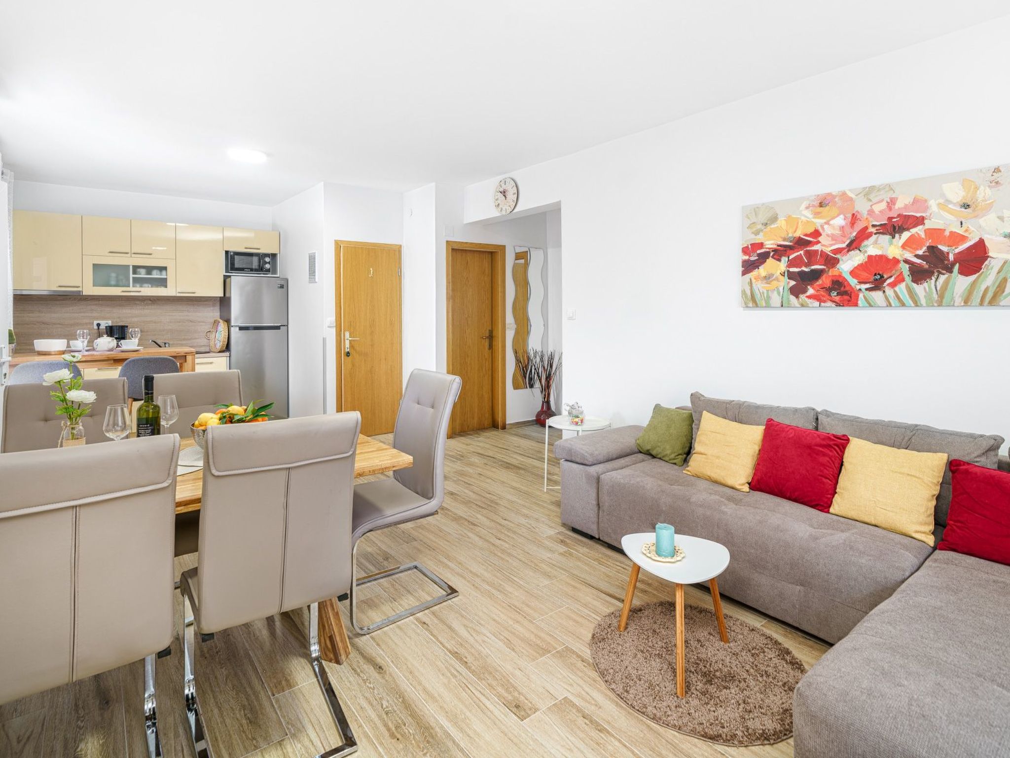 Experience the ultimate in comfort and cosiness in our charming holiday flat, perfect for couples or families. Situated on the ground floor of a carefully maintained house, this two bedroom flat with ..