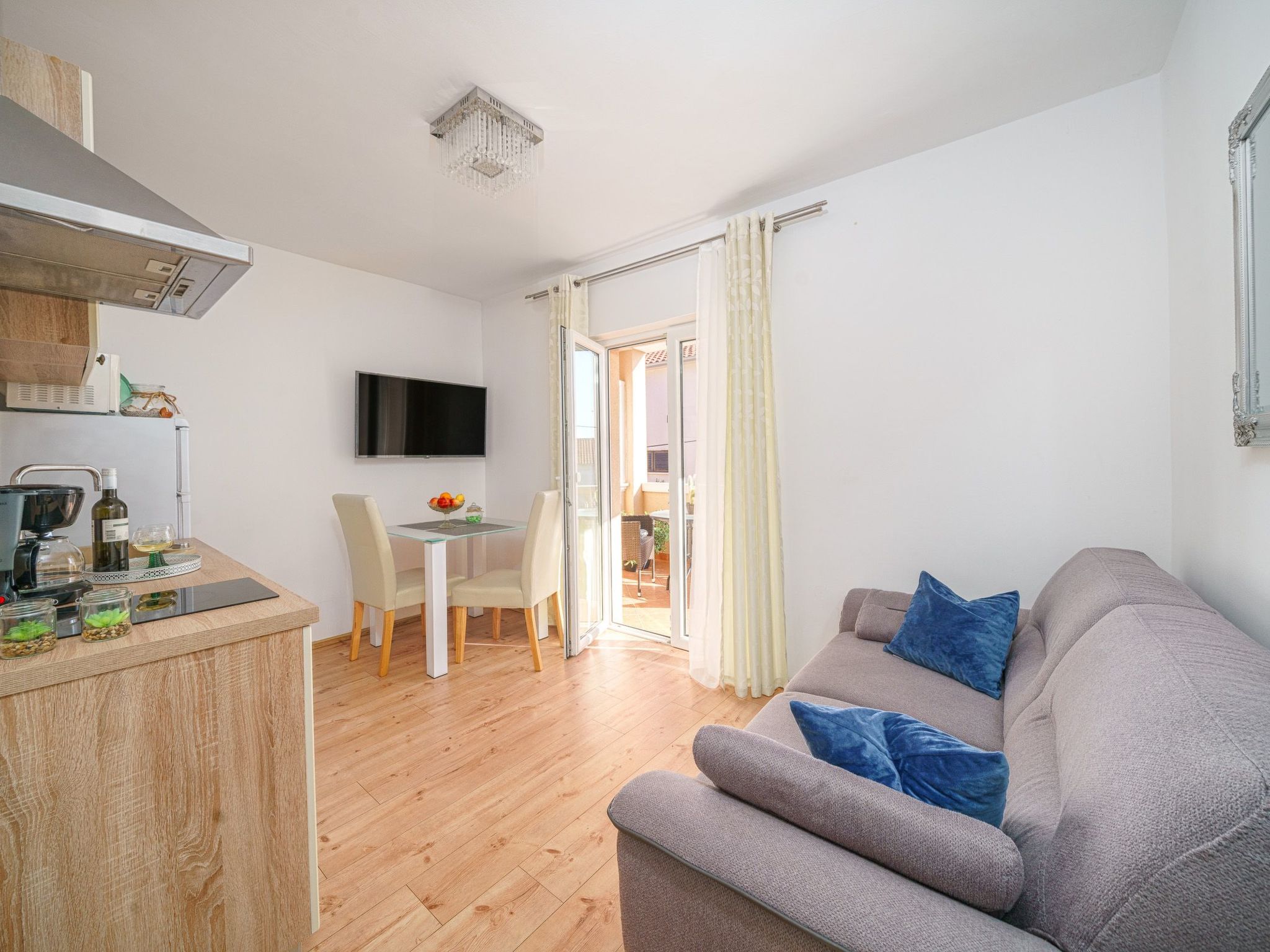 Wohnung in Vodice mit Grill-Inside