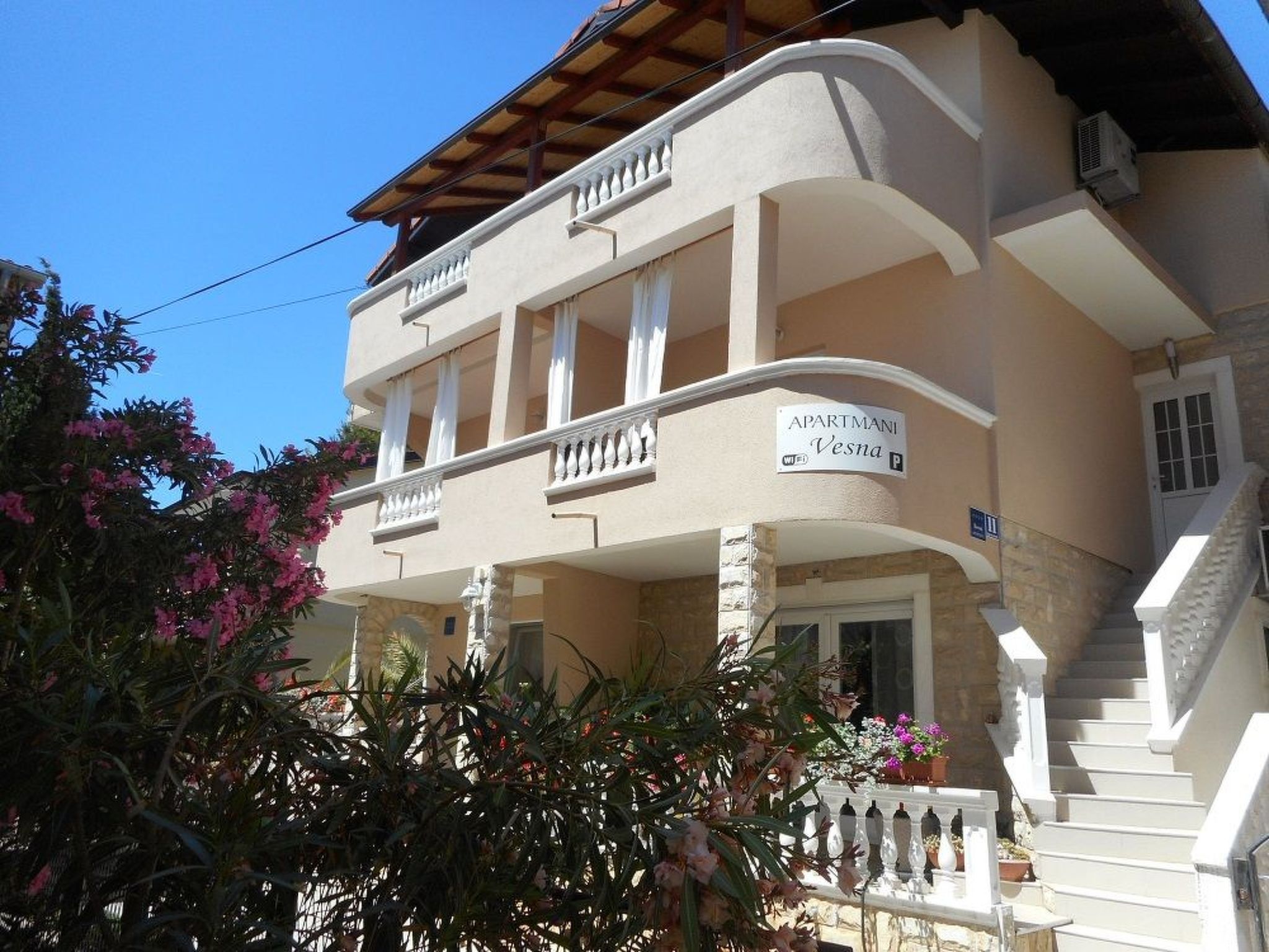 Wohnung in Vodice mit Grill-Inside