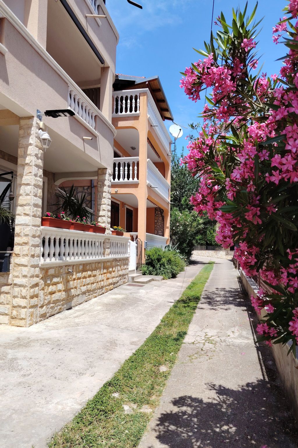 Wohnung in Vodice mit Grill-Inside