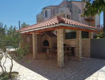 Comfortabel appartement voor 4 bij zee in Vodice, Midden-Dalmatië - thumbnail 2