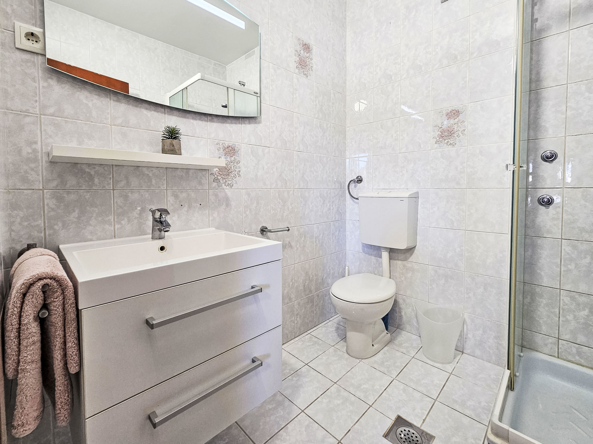 Aquanur: Modern appartement aan zee met zwembad in Sovlje, Tribunj - foto 16