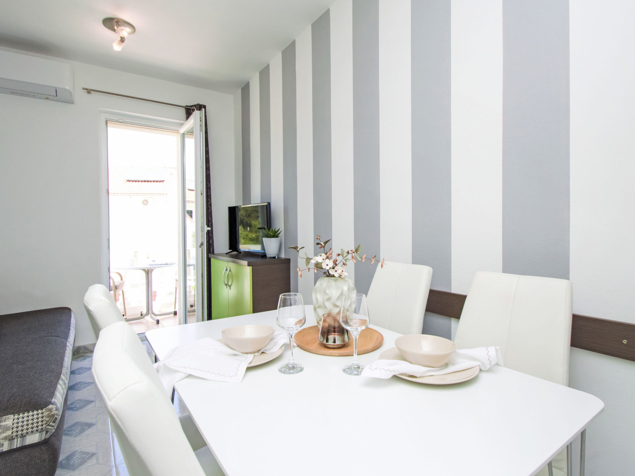 Aquanur: Modern appartement aan zee met zwembad in Tribunj - foto 10