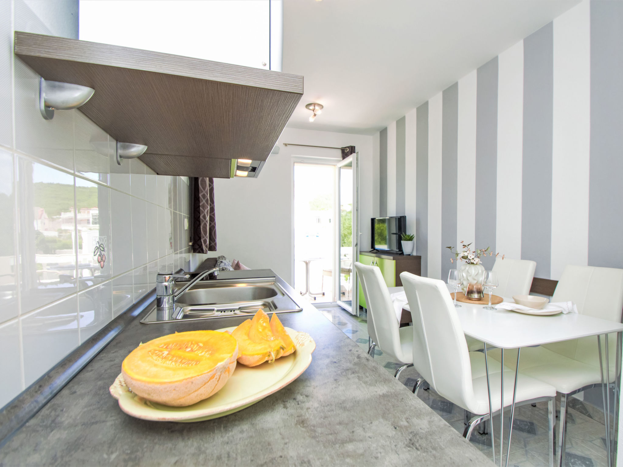 Aquanur: Modern appartement aan zee met zwembad in Tribunj - foto 13
