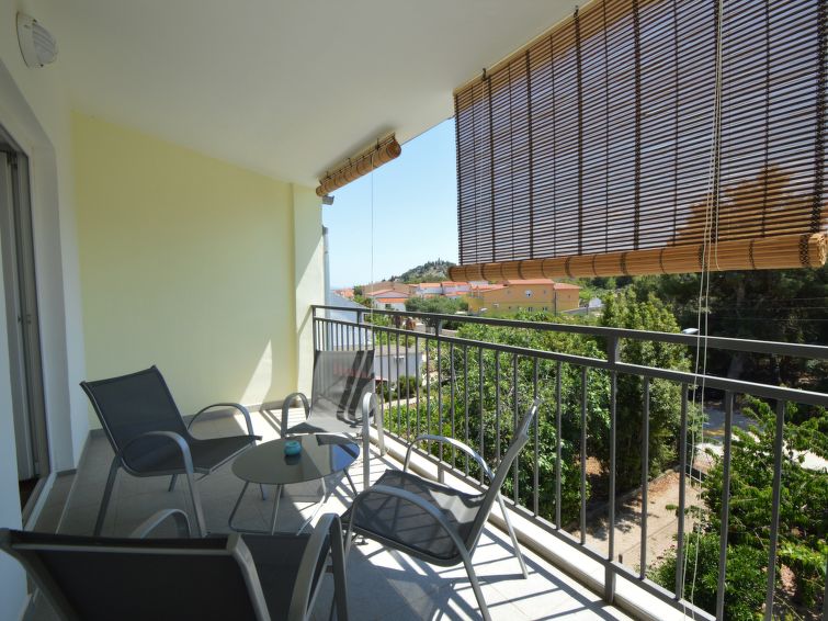 Aan zee gelegen appartement in Tribunj nabij Vodice in Tribunj