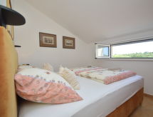 Rustiek appartement aan zee bij Tribunj met zwembad en tuin - thumbnail 5