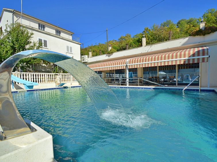 8-persoons appartement in Zaton met zwembad en 4 slaapkamers in Zaton (Šibenik)