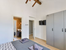 Maison Violet