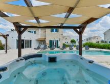 Maison Violet