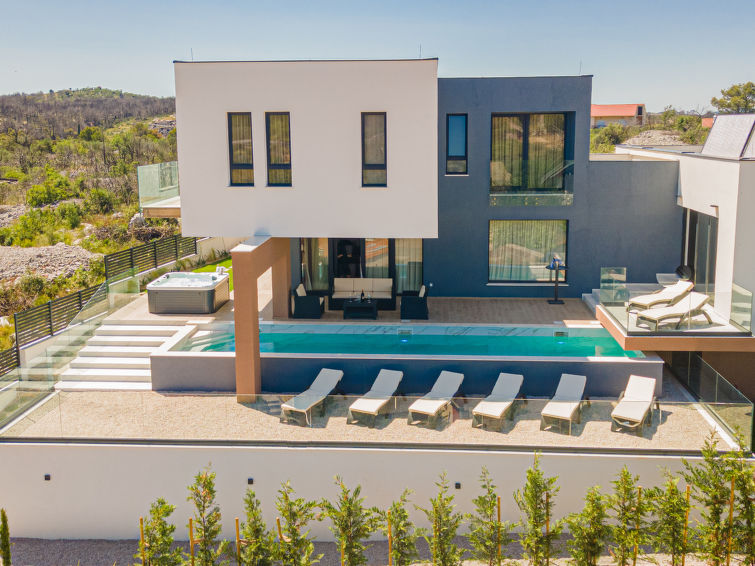 Villa Šimun in Zaton: luxe met whirlpool en privézwembad in Zaton (Šibenik)
