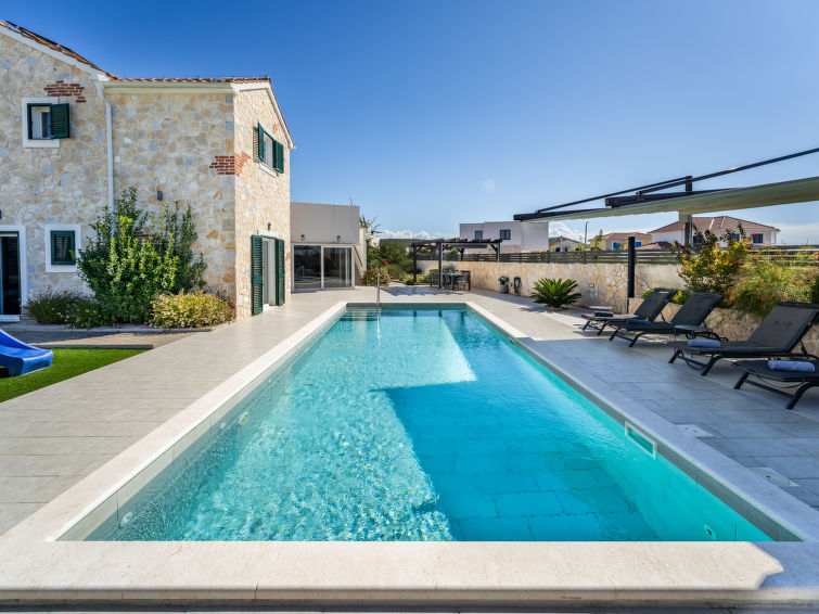 Villa Carmen in Zaton: luxe villa met verwarmd zwembad en whirlpool in Zaton (Šibenik)