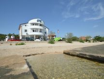 Rustiek appartement aan het meer van Prokljan met eigen BBQ en bootsteiger - thumbnail 4