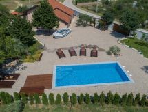 Villa Ni-Sa: Ruim vakantiehuis met privézwembad voor 11 personen in Smrdelje - thumbnail 5