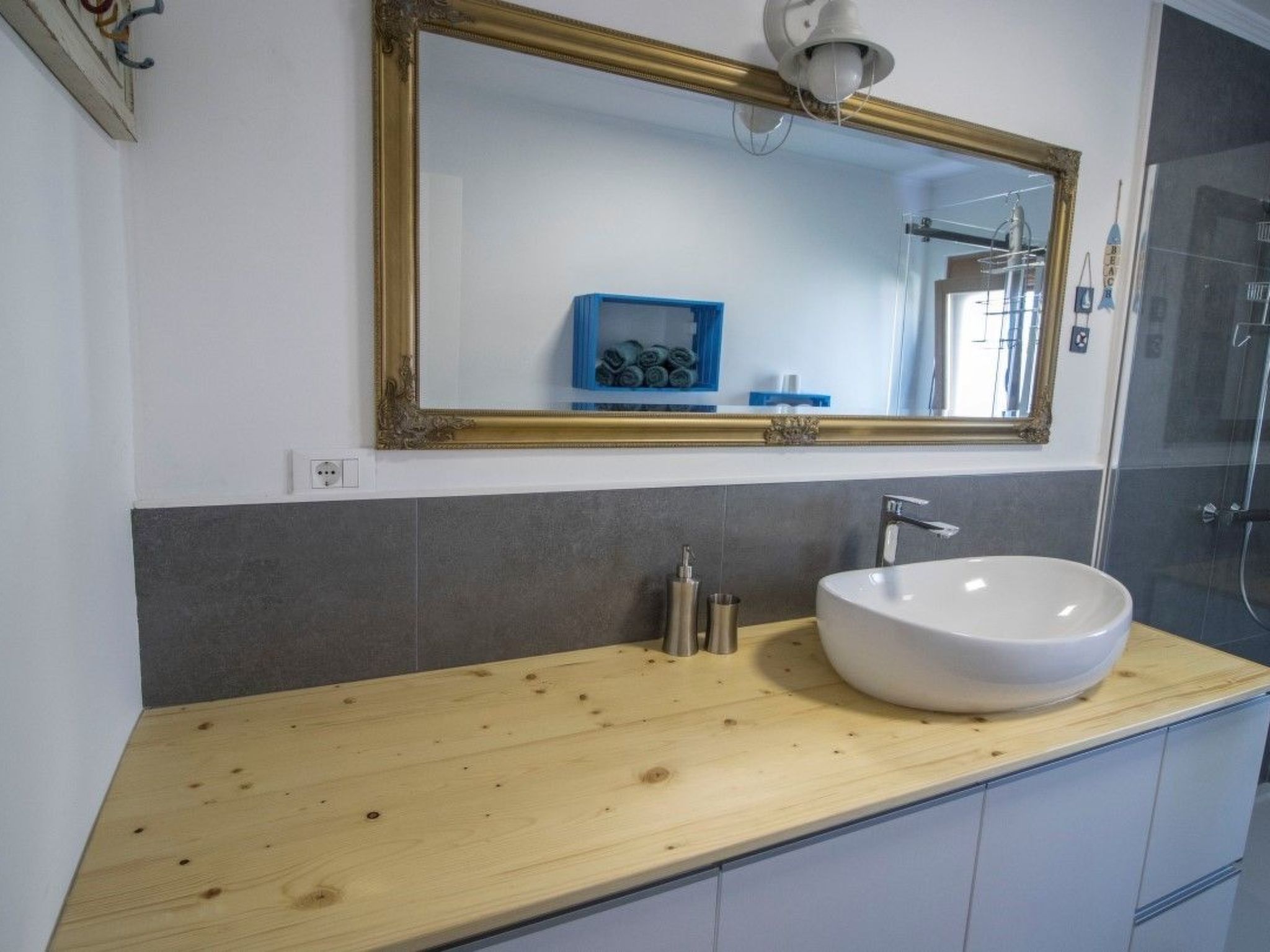 Villa Ni-Sa mit Privatpool für 11 Personen-Drinnen