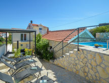 Vakantiehuis Aurora met privézwembad in rustig Skradin, Kroatië - thumbnail 1