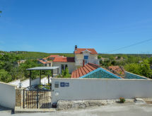 Vakantiehuis Aurora met privézwembad in rustig Skradin, Kroatië - thumbnail 3