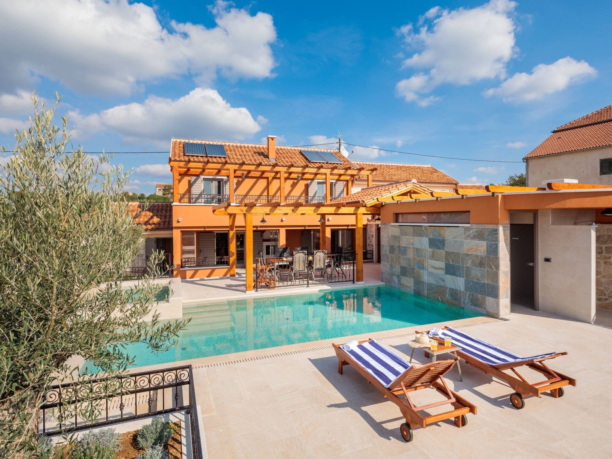 Die Höfe der Villa Ivan-Image-tags.info