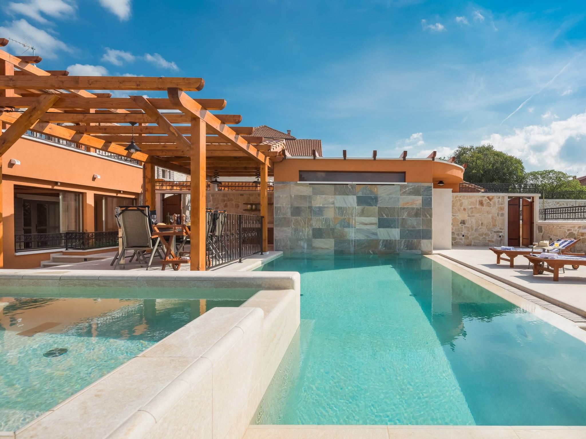 Die Höfe der Villa Ivan-Image-tags.info