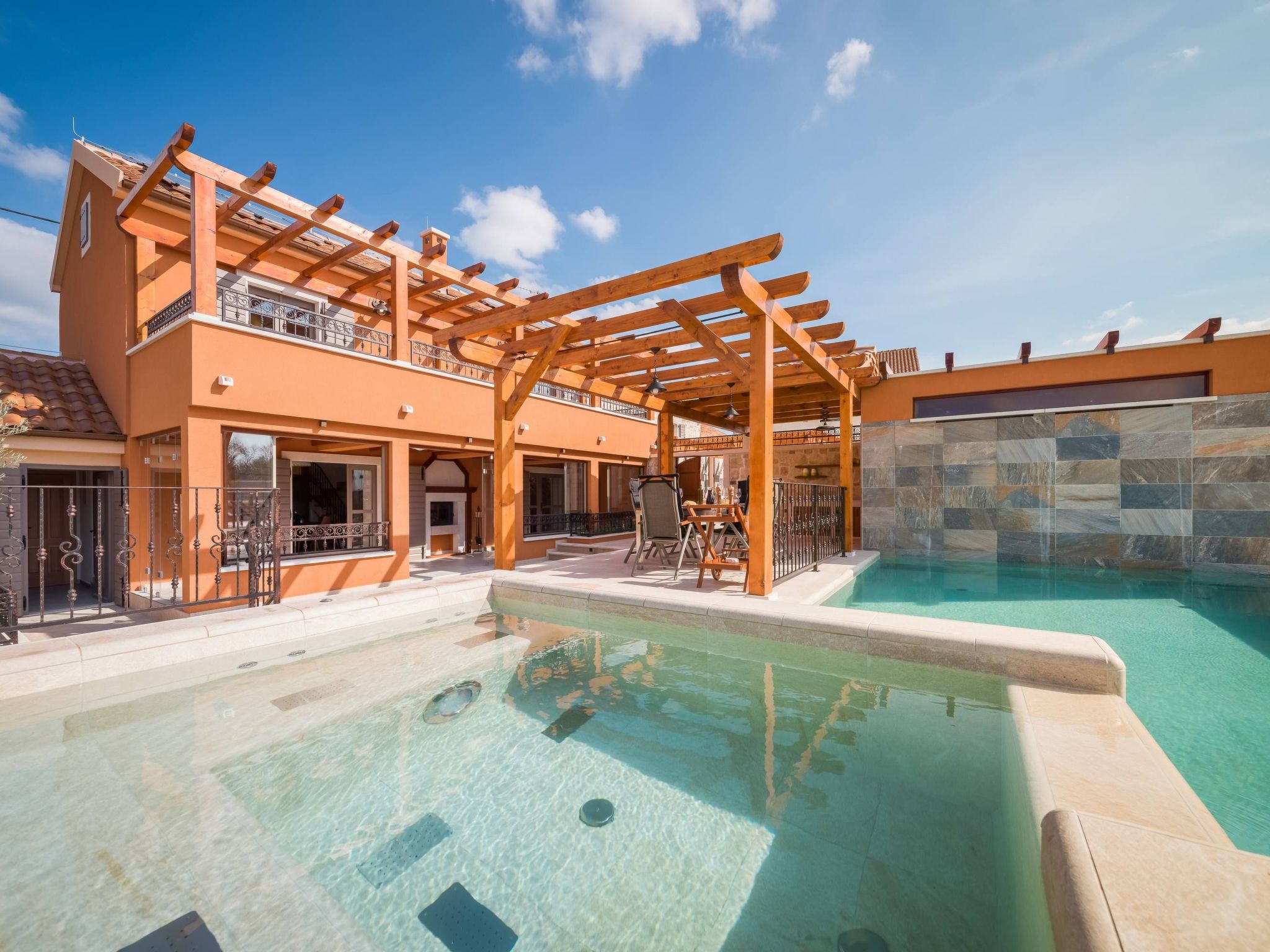 Die Höfe der Villa Ivan-Image-tags.info