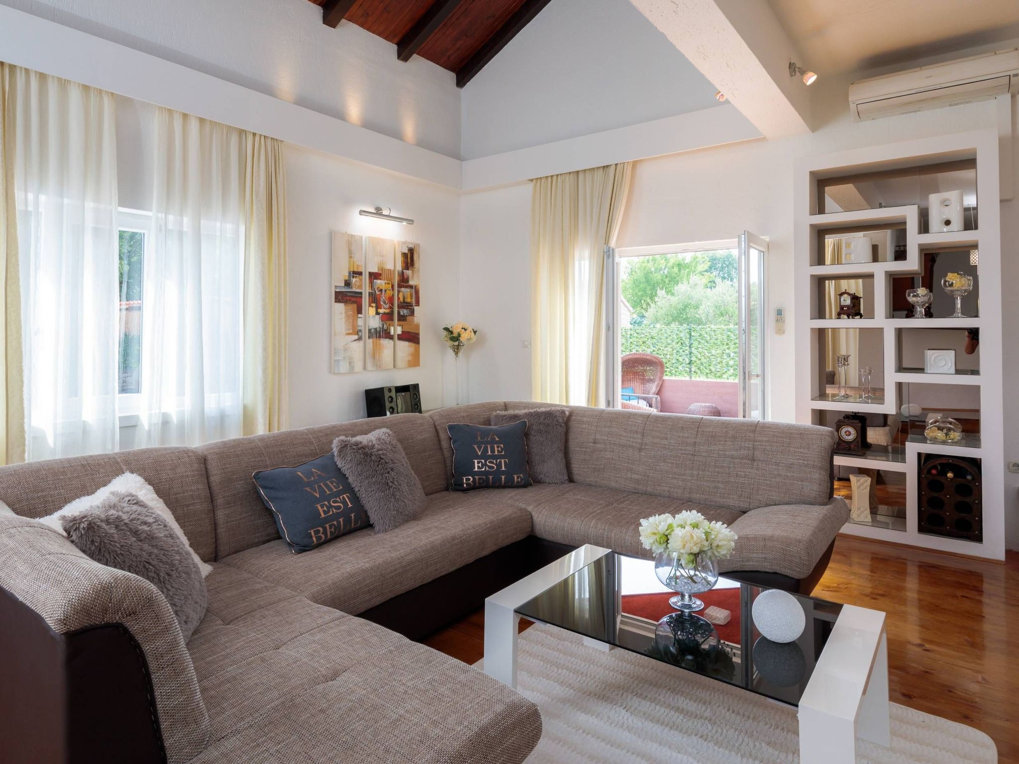 Providenca-Image-tags.info