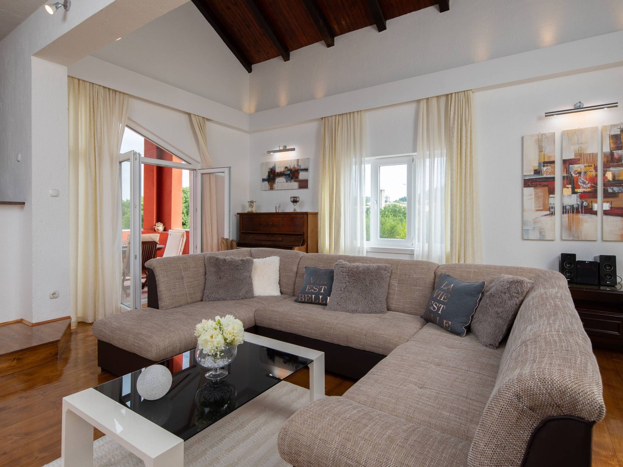 Providenca-Image-tags.info