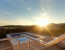 Luxe villa met privé-verwarmd zwembad en panoramisch zeezicht in Bilice - thumbnail 4