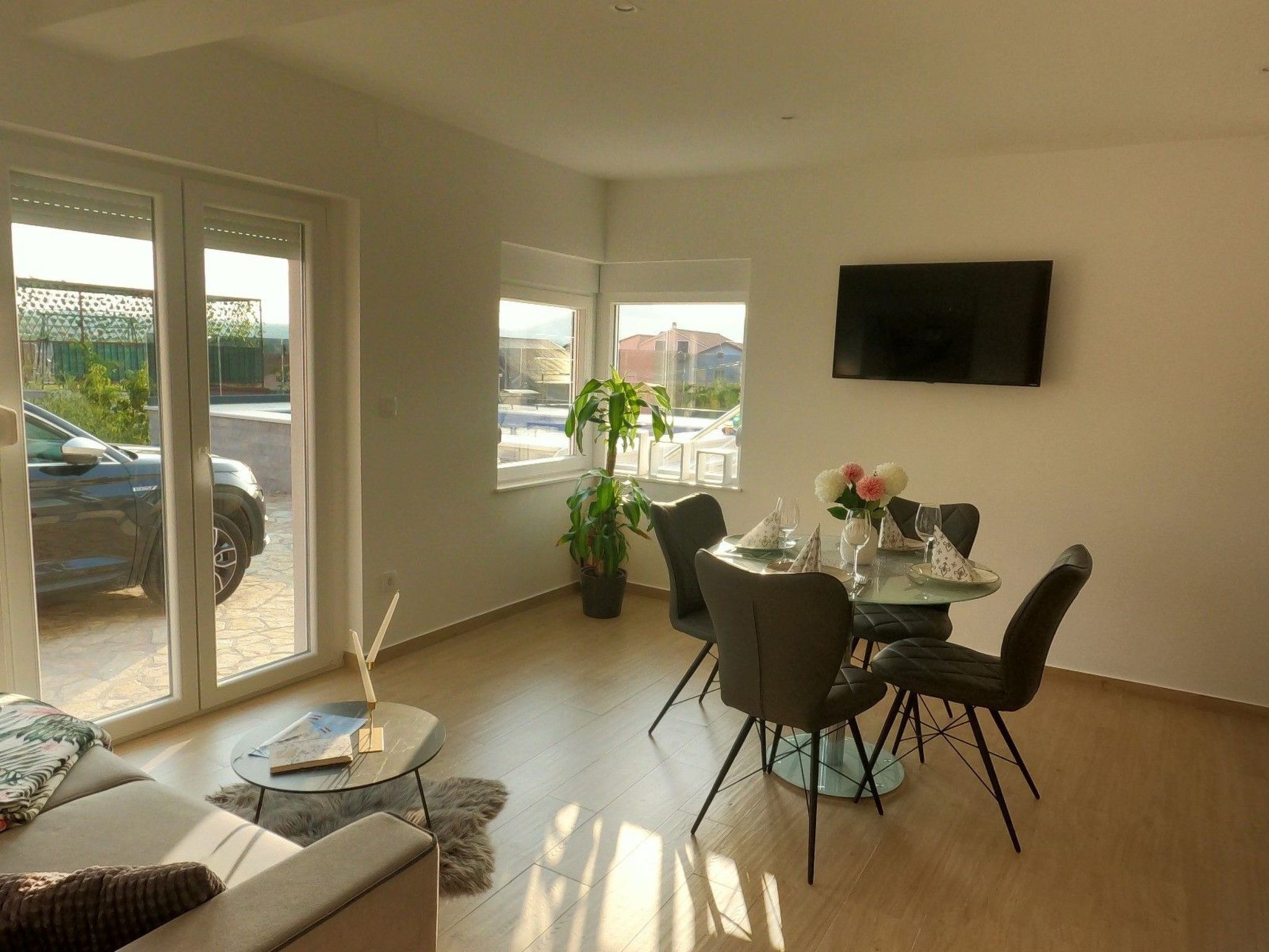 Modernes Ferienhaus mit eigenem Pool und Meerblick-Image-tags.info