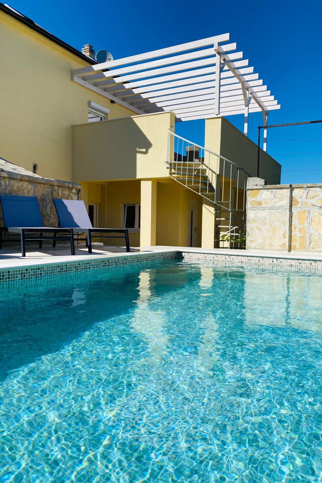 Großes Ferienhaus zur alleinigen Nutzung mit Pool-Binnen