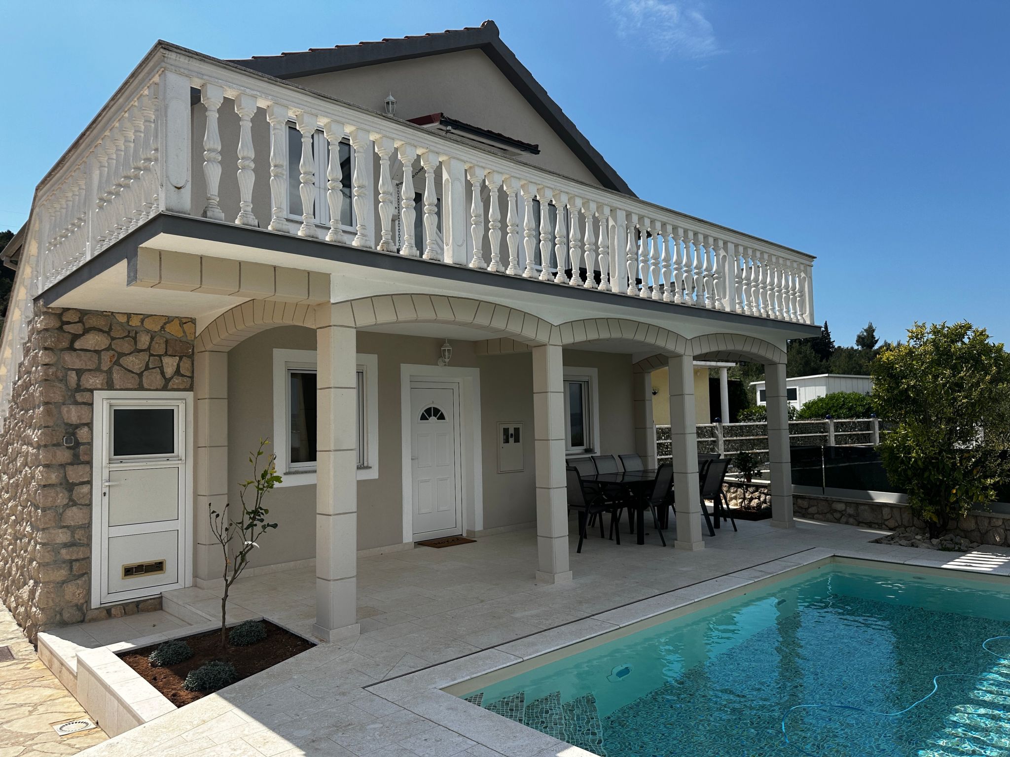 Ferienhaus mit umzäuntem Garten in Bilice (Kroatien) und 1 Hund erlaubt