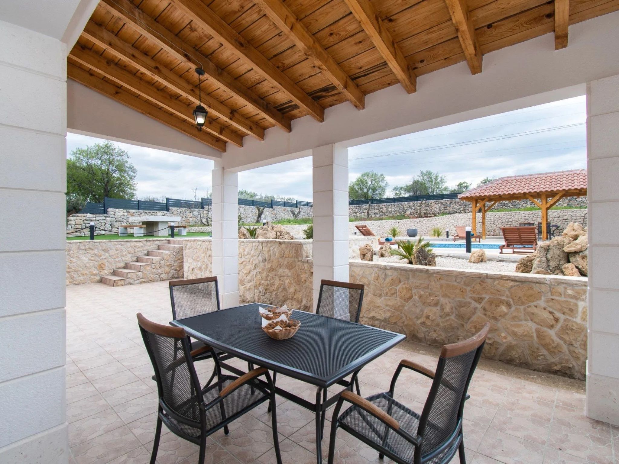 Villa Natura Piedra bei Sibenik-Drinnen