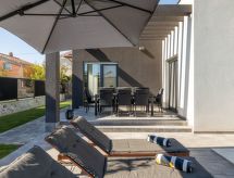 Villa Andrea: Luxe privévilla met verwarmd zwembad op 200m van zee - thumbnail 3