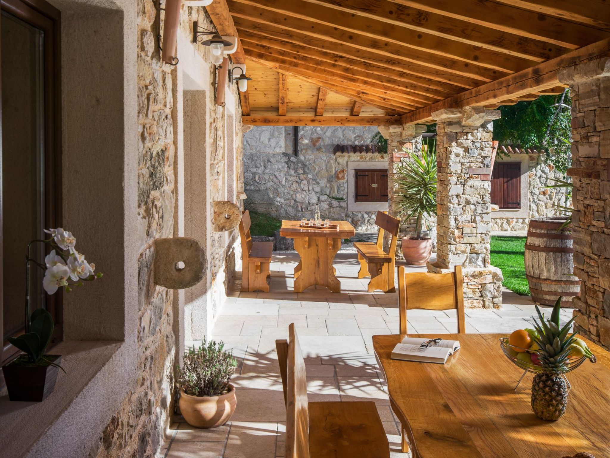 Villa Rustica mit traditionellem und rustikalem Touch-Image-tags.info