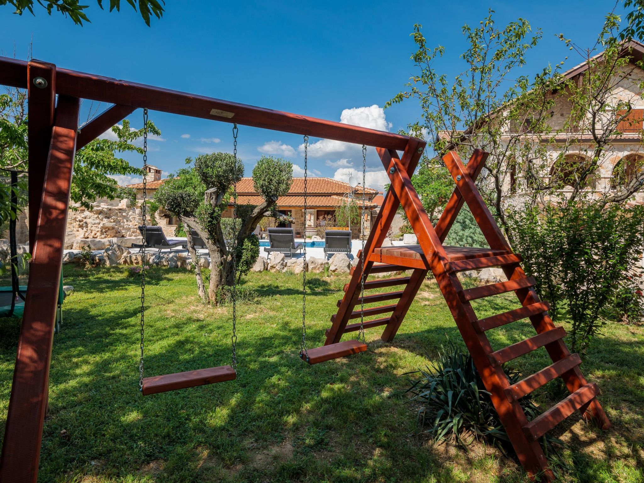 Villa Rustica mit traditionellem und rustikalem Touch-Image-tags.info