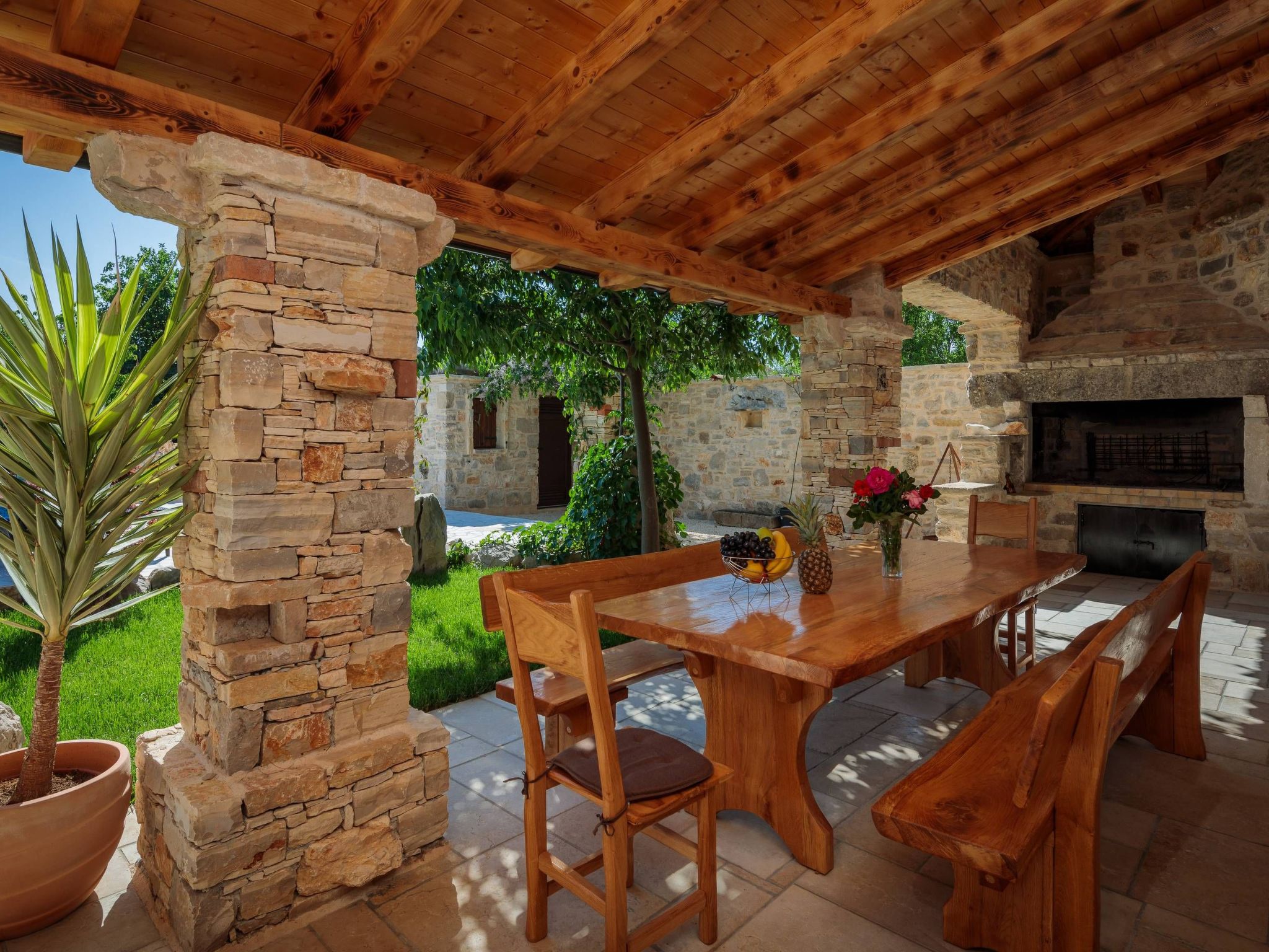 Villa Rustica mit traditionellem und rustikalem Touch-Image-tags.info